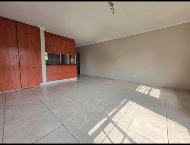 2 BEDROOM TOWNHOUSE FOR SALE IN VERWOERDPARK
